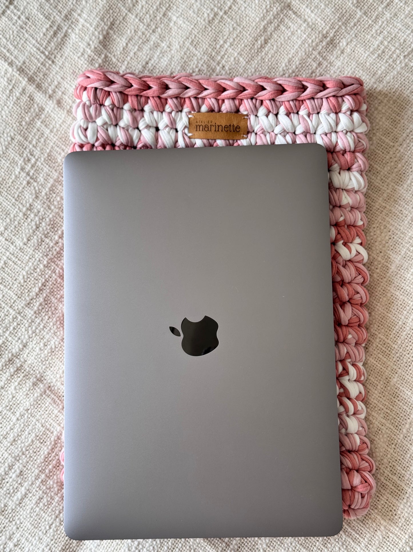 Housse PC/MacBook 13 pouces en crochet artisanal - Modèle BUENOSELLE