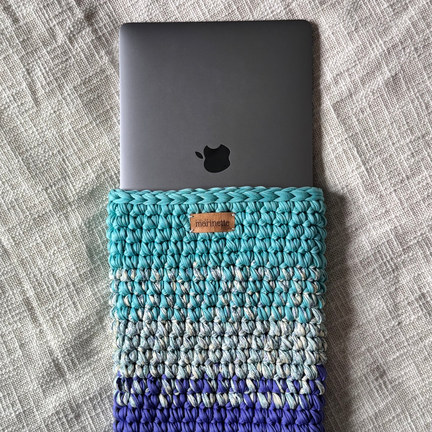 Housse PC/MacBook 13 pouces en crochet artisanal - Modèle KYOTEKA