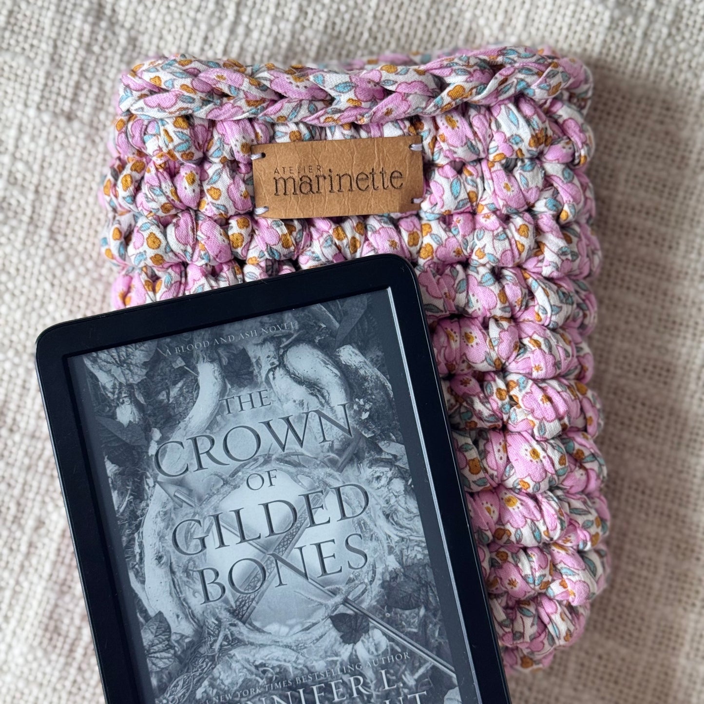 Housse liseuse 6" Kindle/Kobo en crochet artisanal - Modèle FLEURS