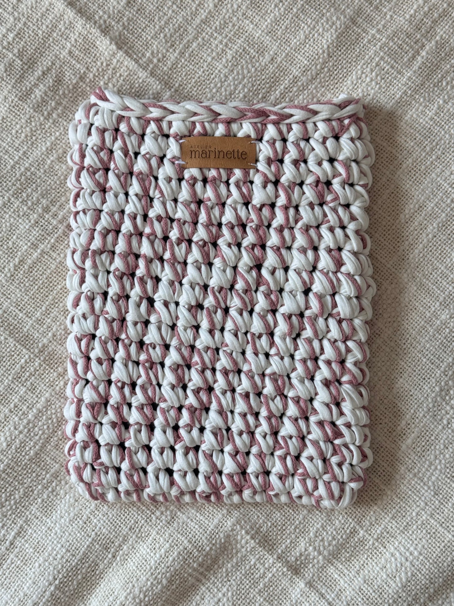 Housse tablette 10/11" iPad/Android en crochet artisanal - Modèle VANCOURIS