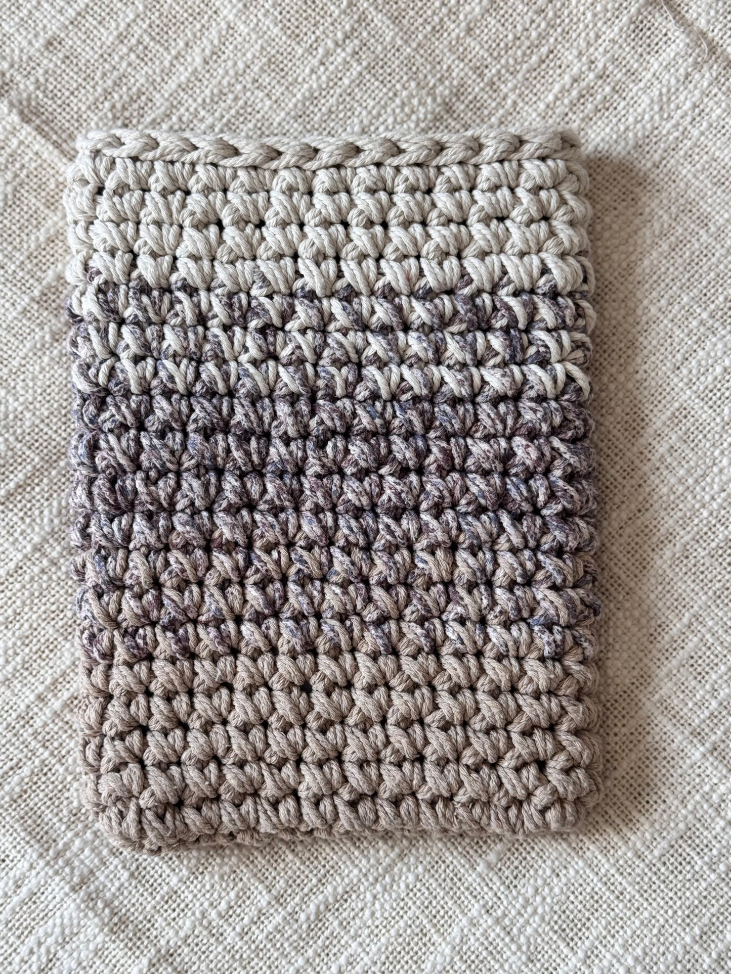 Housse tablette 10/11" iPad/Android en crochet artisanal - Modèle RIOZZA