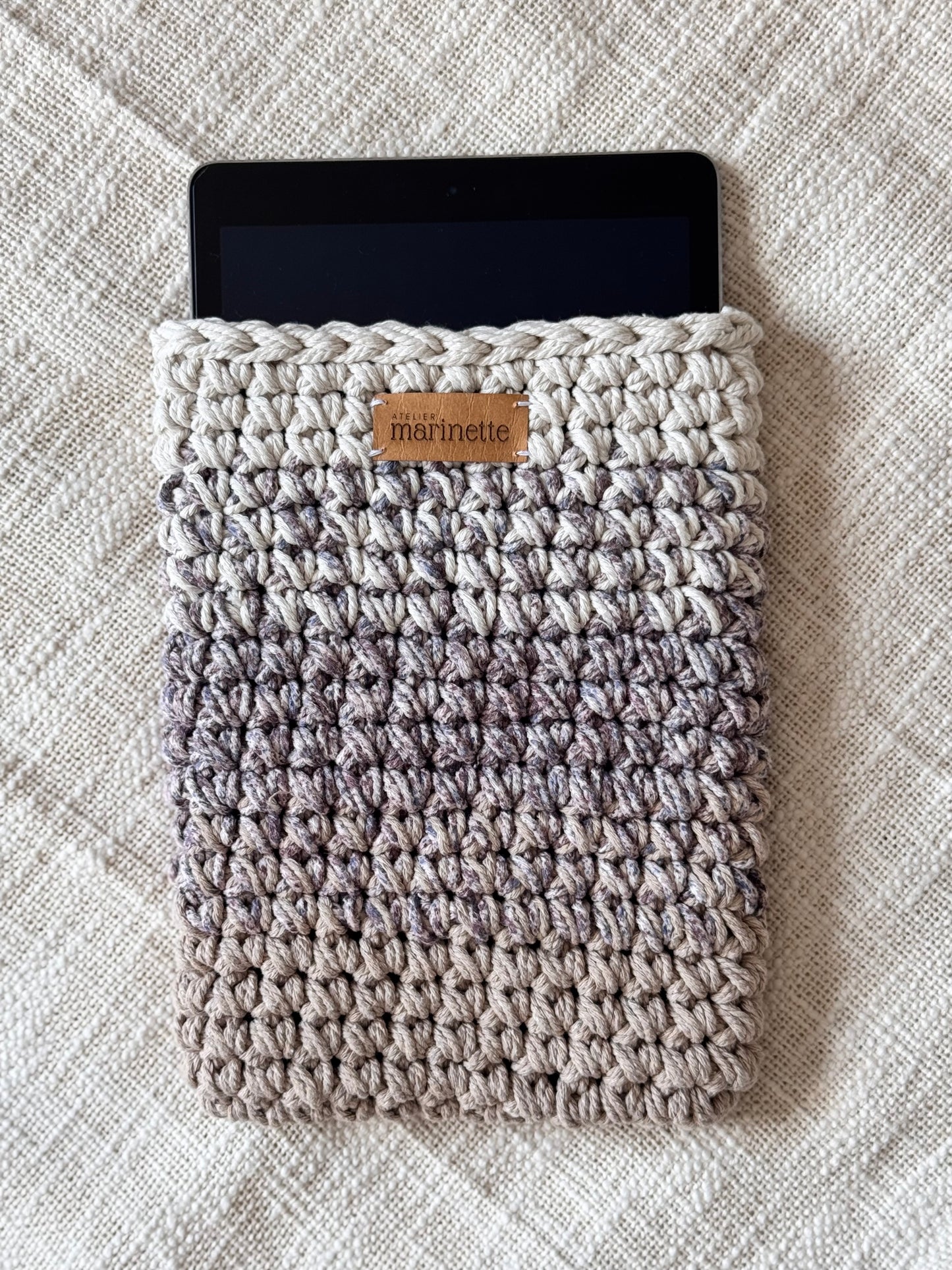Housse tablette 10/11" iPad/Android en crochet artisanal - Modèle RIOZZA