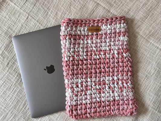 Housse PC/MacBook 13 pouces en crochet artisanal - Modèle BUENOSELLE