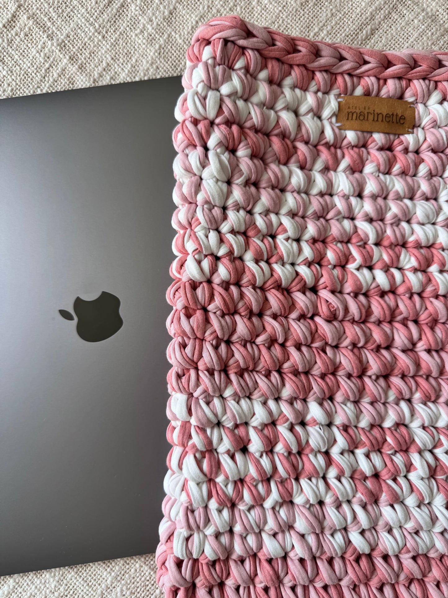 Housse PC/MacBook 13 pouces en crochet artisanal - Modèle BUENOSELLE