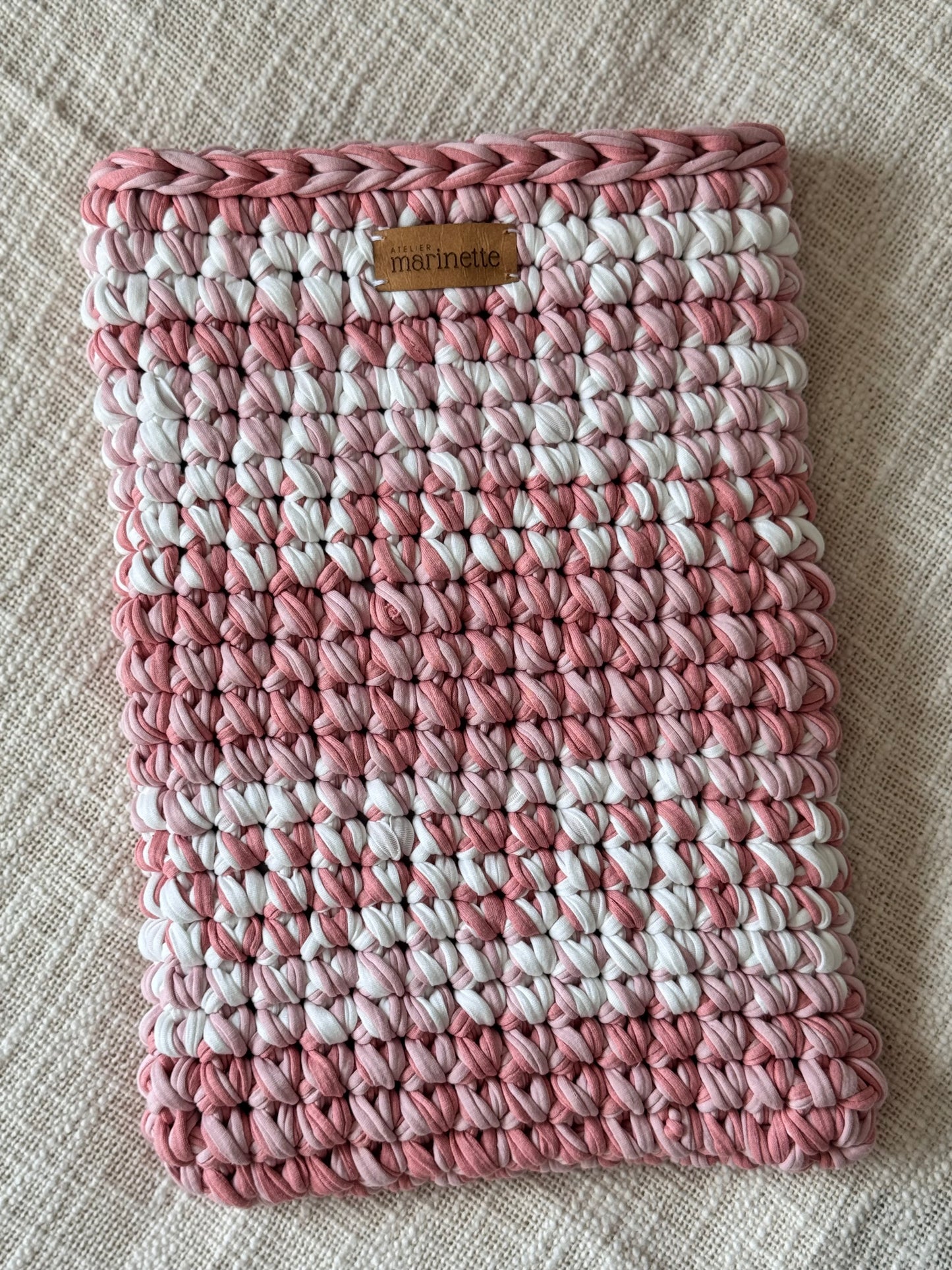 Housse PC/MacBook 13 pouces en crochet artisanal - Modèle BUENOSELLE