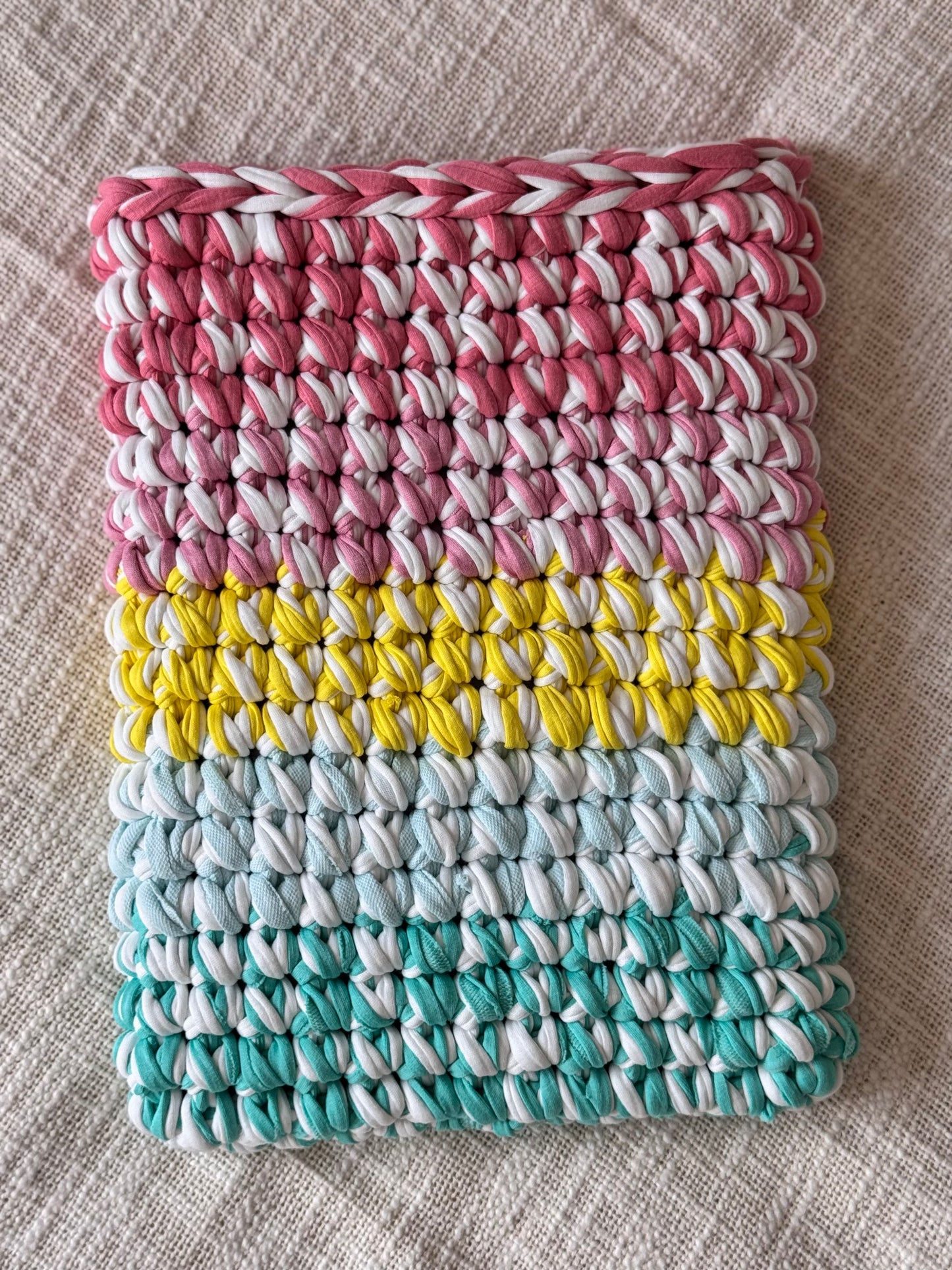 Housse PC/MacBook 13 pouces en crochet artisanal - Modèle LUMOSIA