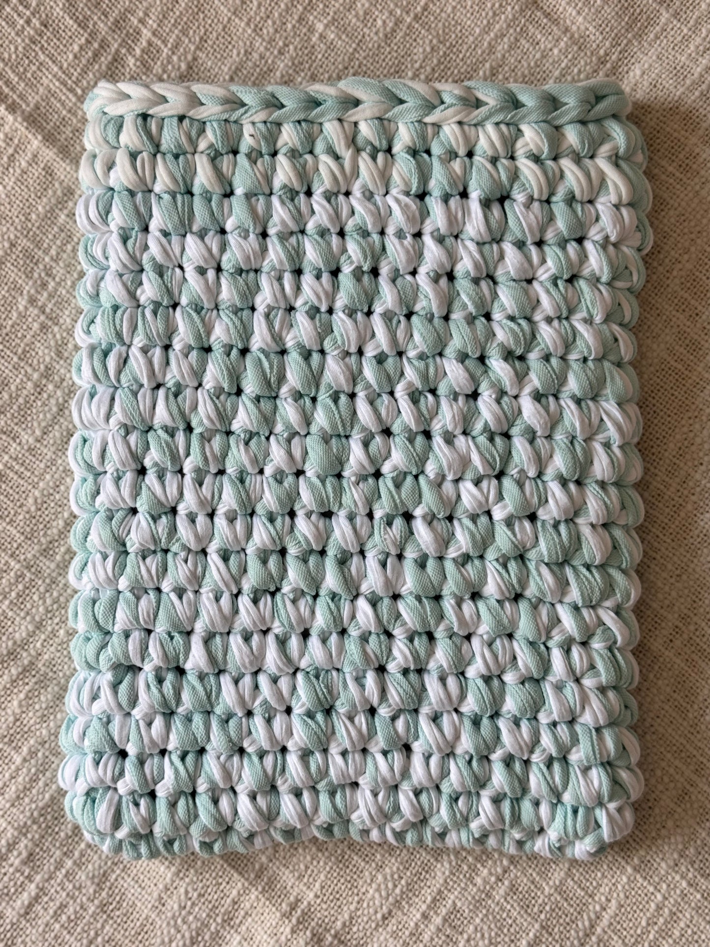 Housse PC/MacBook 13 pouces en crochet artisanal - Modèle NOXANDRIA