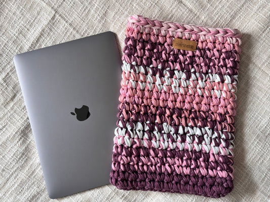 Housse PC/MacBook 13 pouces en crochet artisanal - Modèle RAVENCIELLE