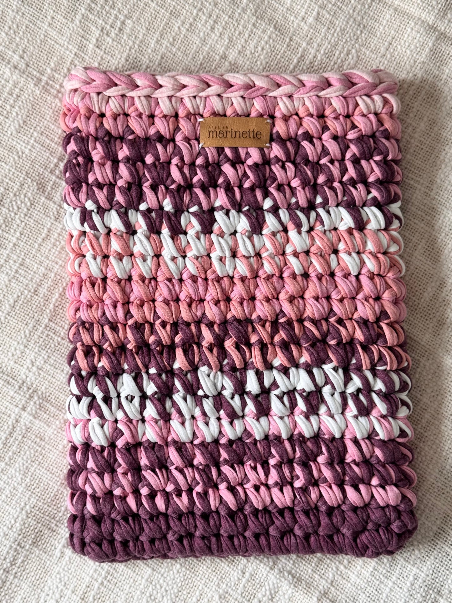 Housse PC/MacBook 13 pouces en crochet artisanal - Modèle RAVENCIELLE