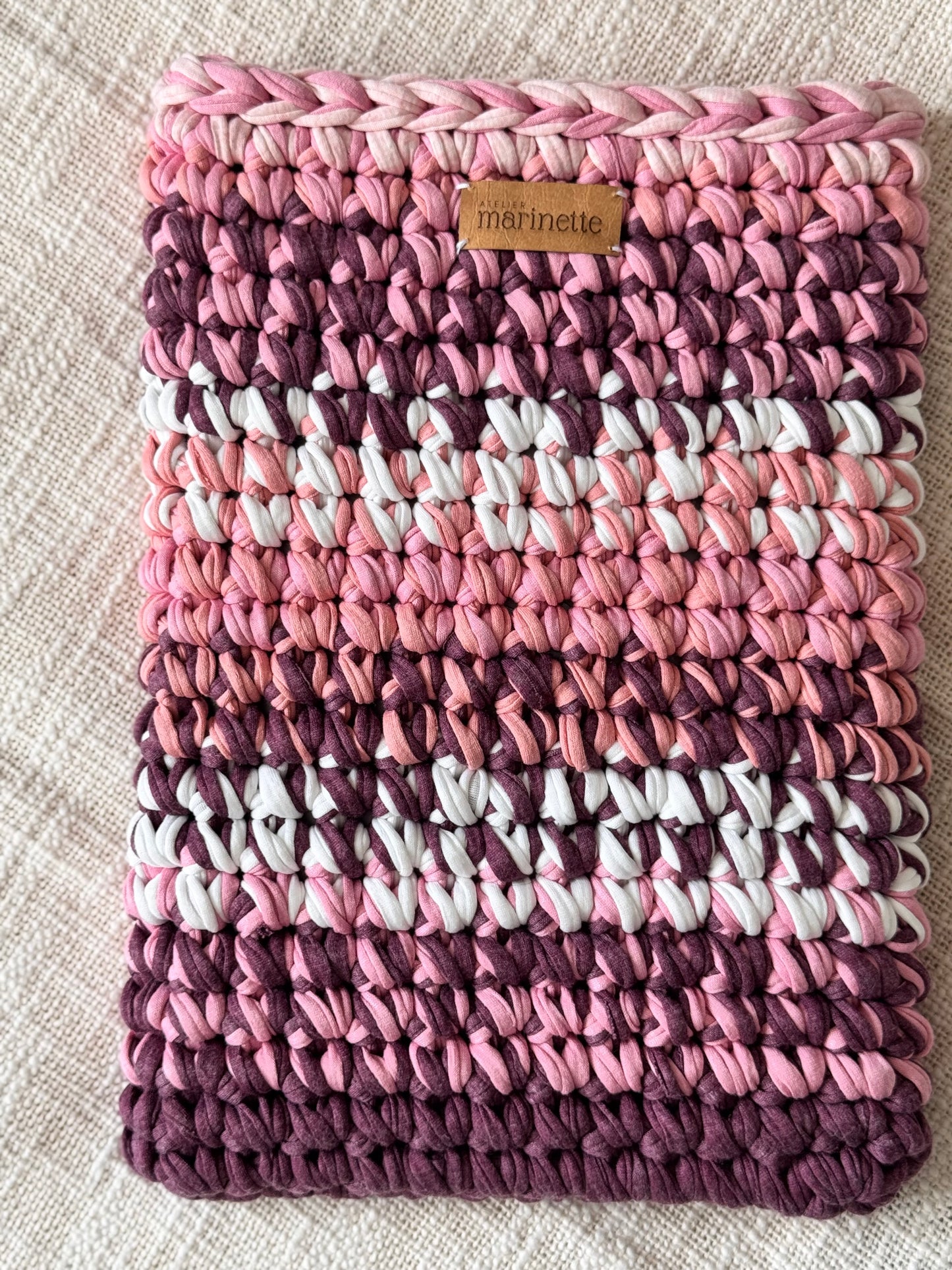 Housse PC/MacBook 13 pouces en crochet artisanal - Modèle RAVENCIELLE