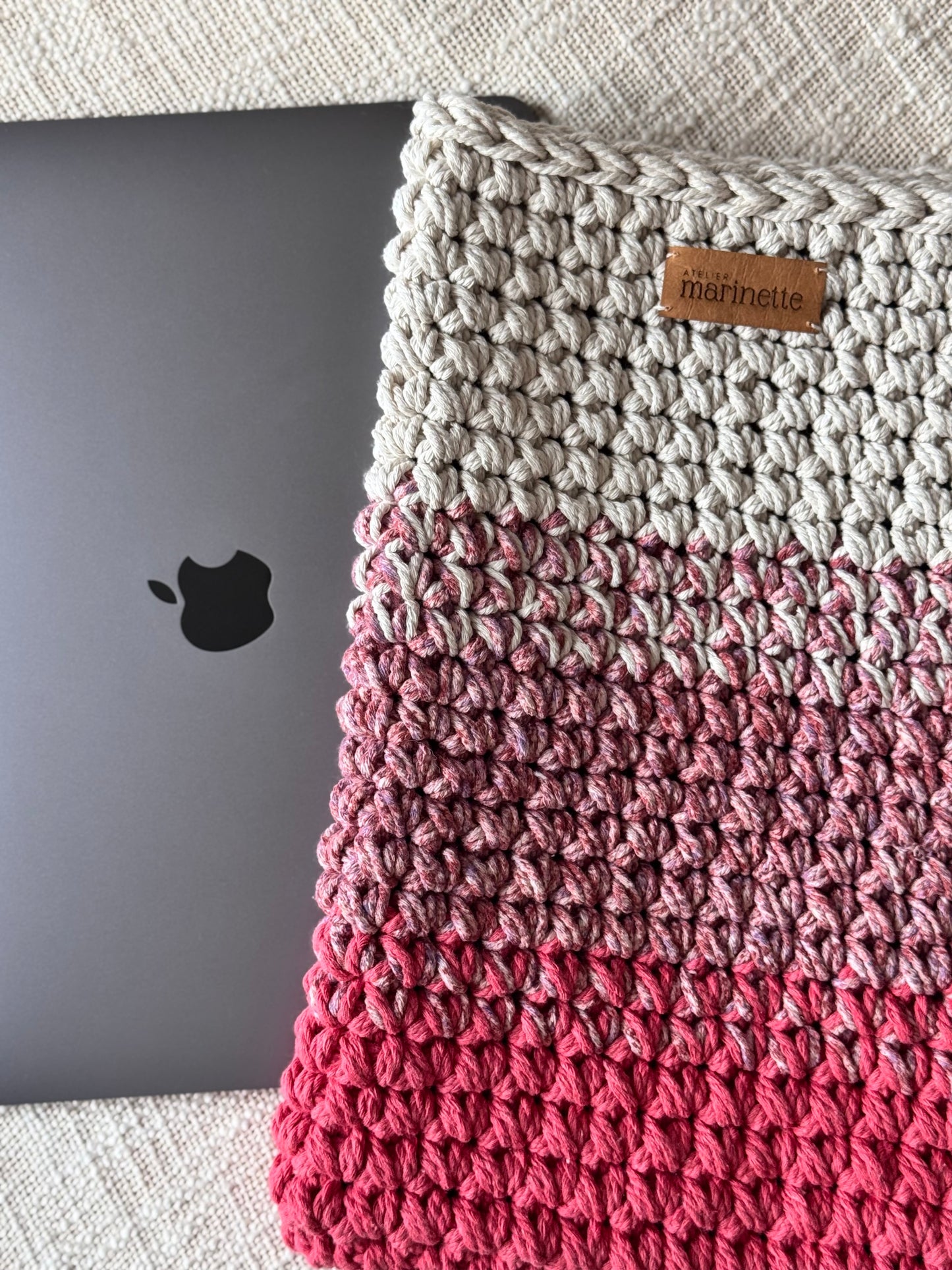 Housse PC/MacBook 13 pouces en crochet artisanal - Modèle PARISY
