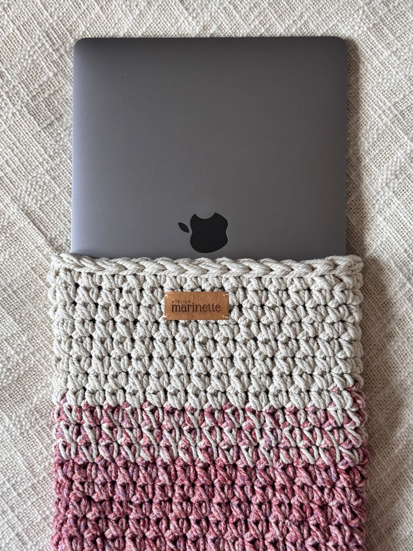 Housse PC/MacBook 13 pouces en crochet artisanal - Modèle PARISY