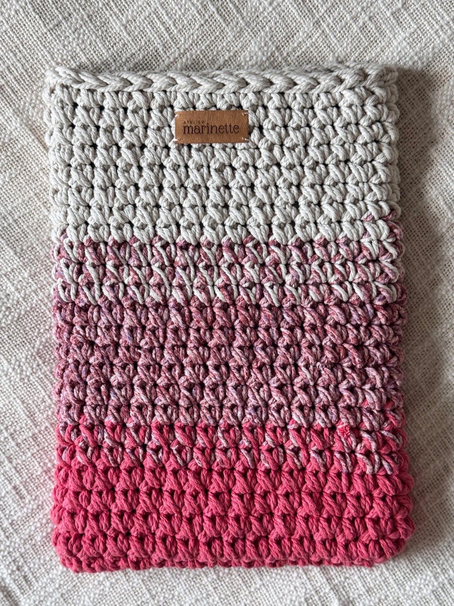 Housse PC/MacBook 13 pouces en crochet artisanal - Modèle PARISY