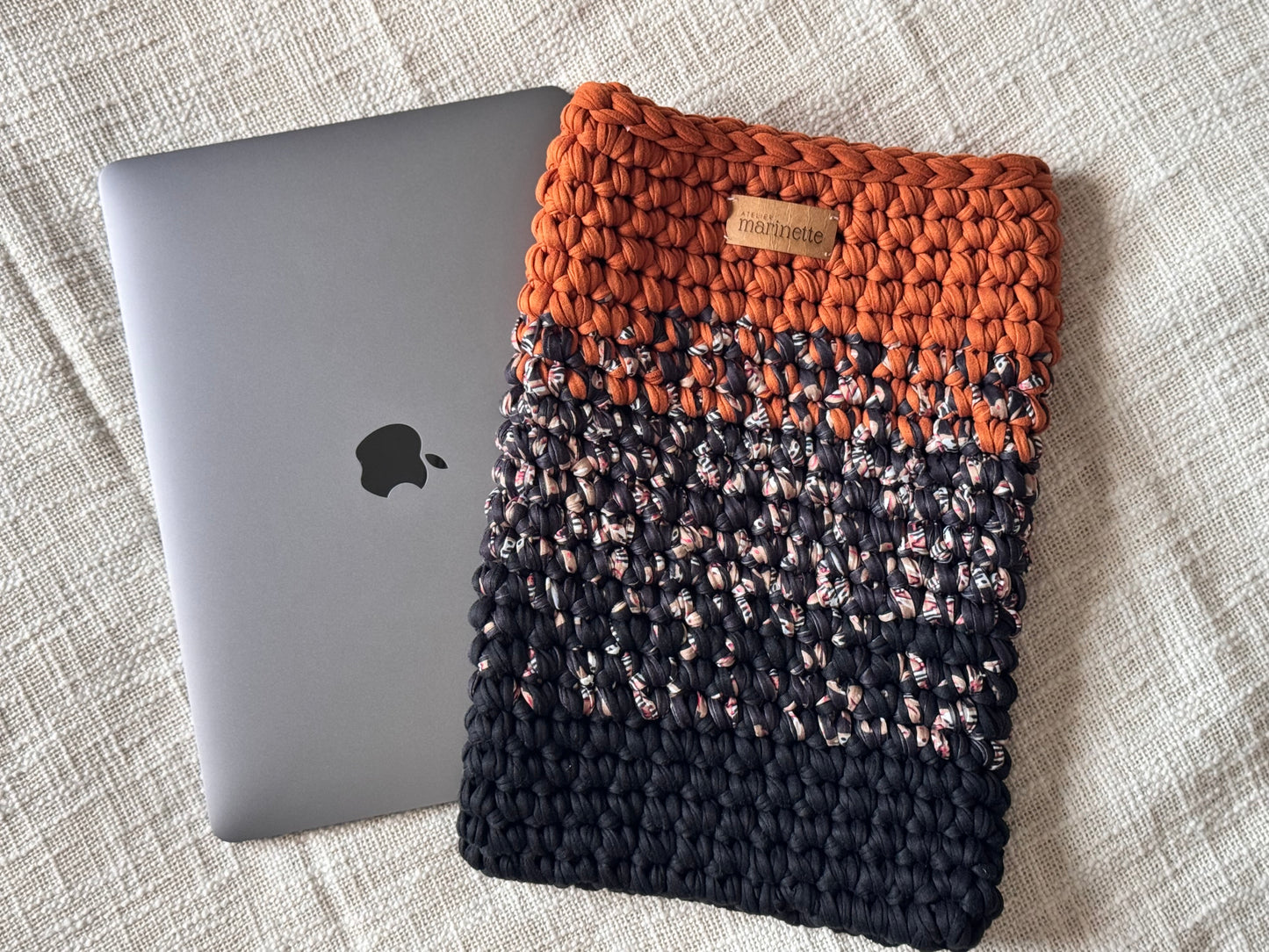 Housse PC/MacBook 13 pouces en crochet artisanal - Modèle LISBORRA