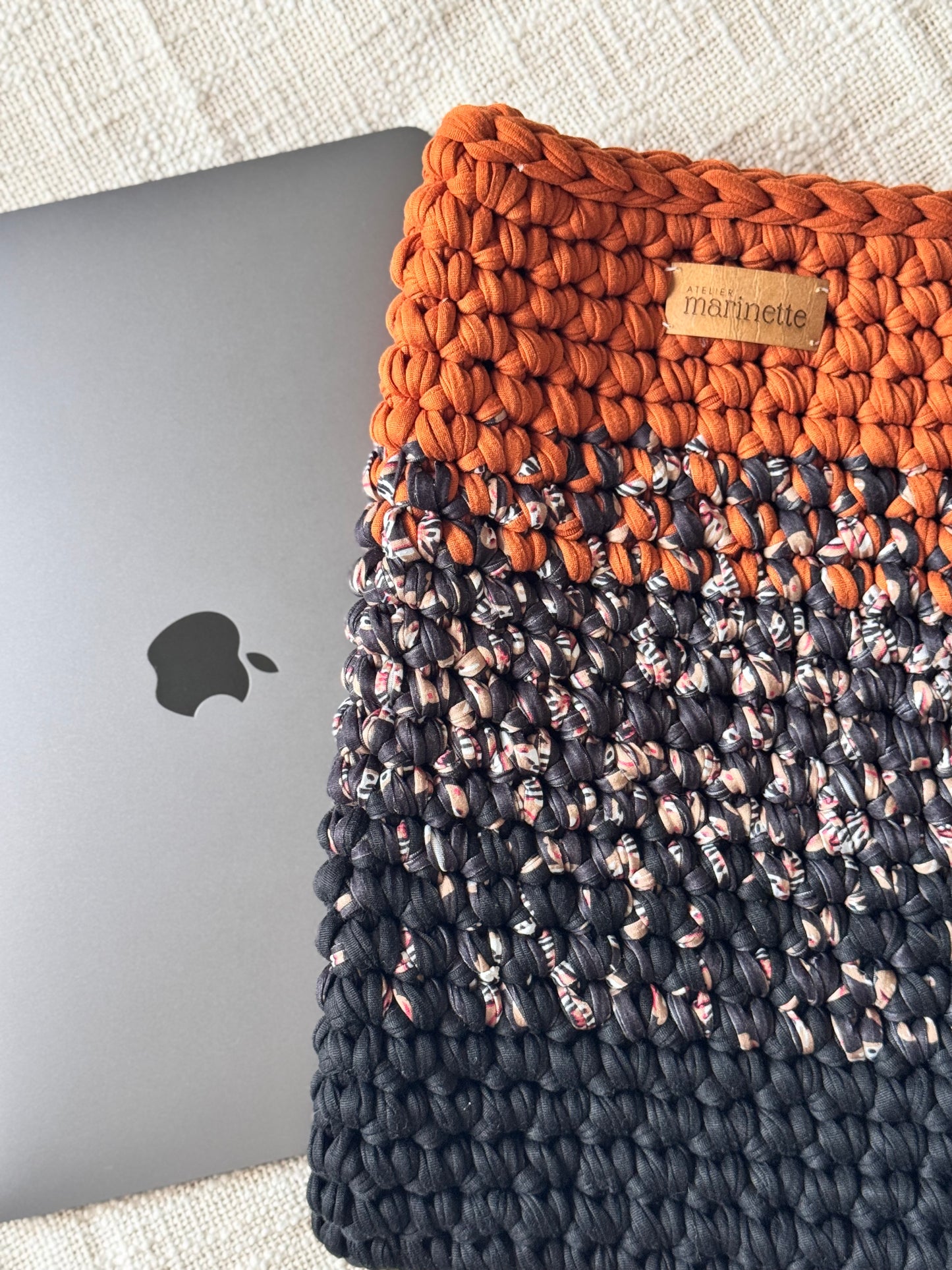 Housse PC/MacBook 13 pouces en crochet artisanal - Modèle LISBORRA