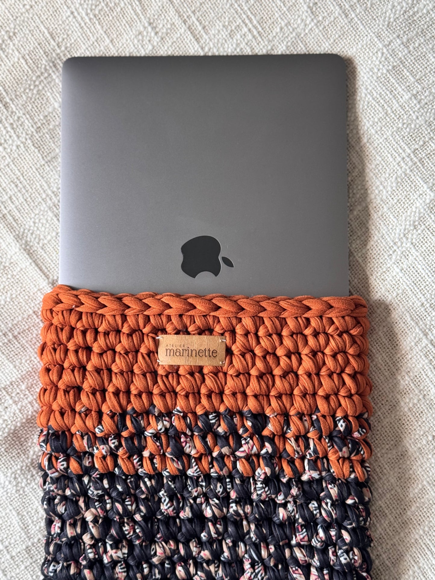 Housse PC/MacBook 13 pouces en crochet artisanal - Modèle LISBORRA