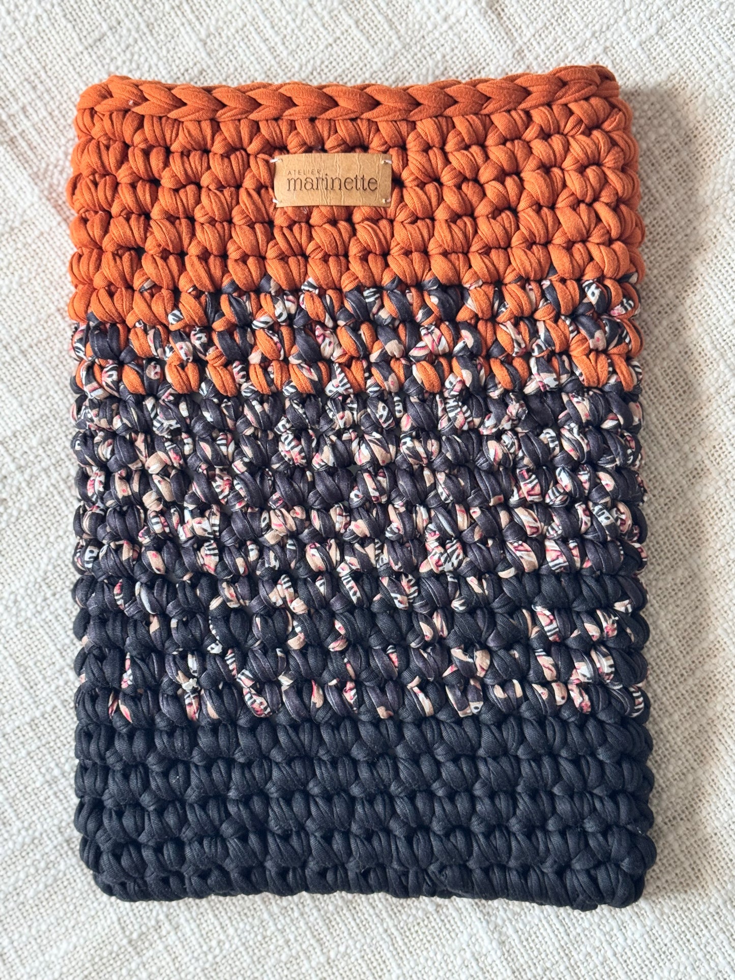 Housse PC/MacBook 13 pouces en crochet artisanal - Modèle LISBORRA