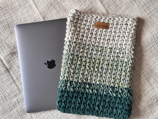 Housse PC/MacBook 13 pouces en crochet artisanal - Modèle TOKYAMA