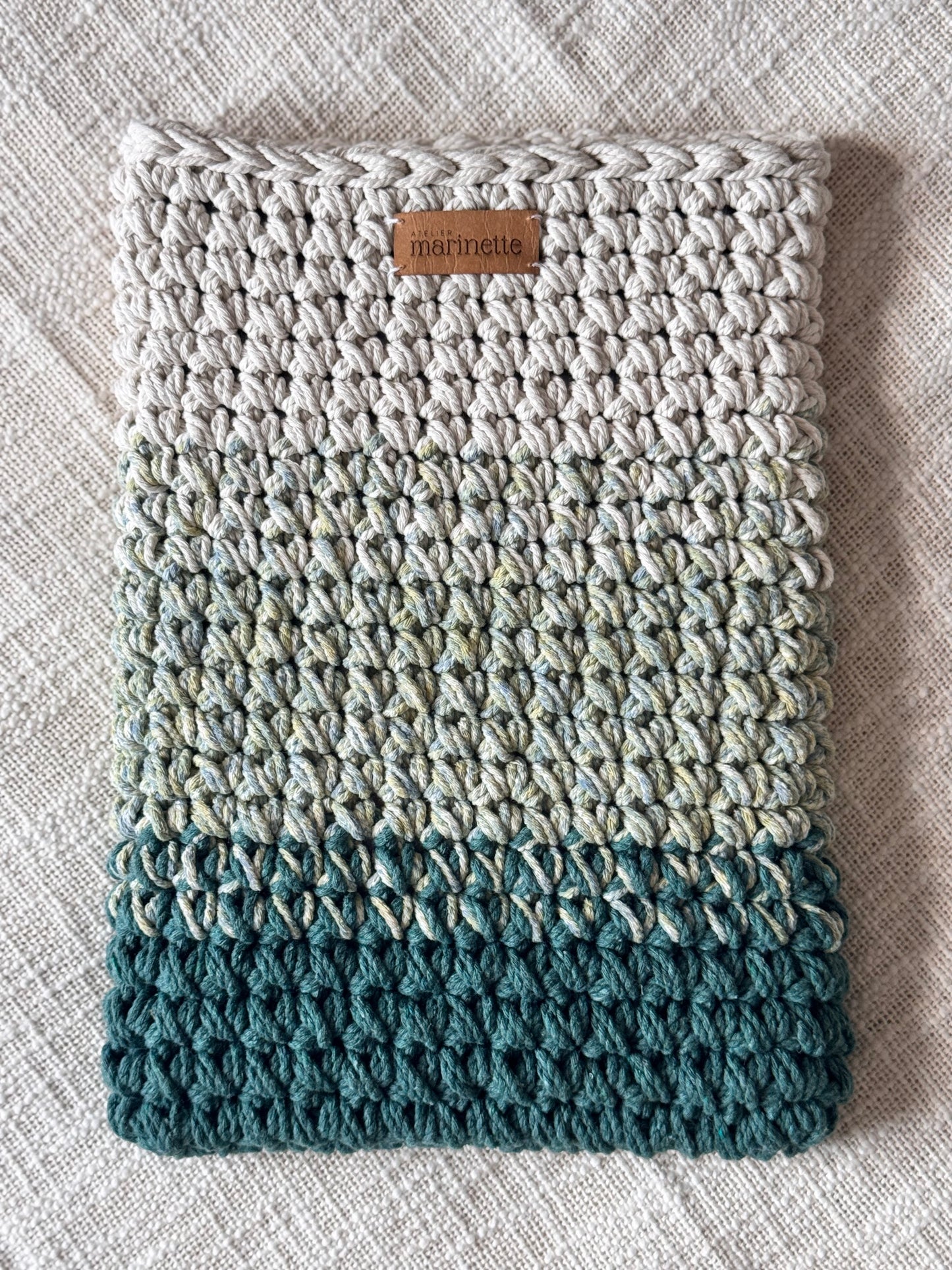 Housse PC/MacBook 13 pouces en crochet artisanal - Modèle TOKYAMA