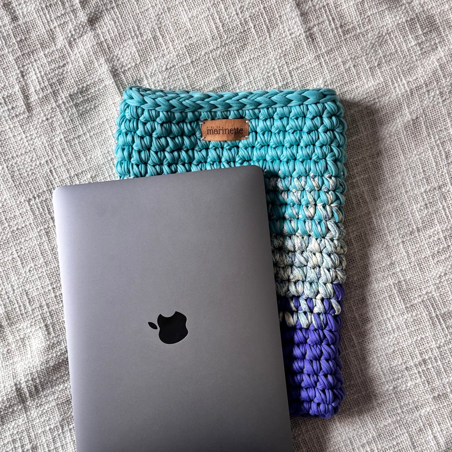 Housse PC/MacBook 13 pouces en crochet artisanal - Modèle KYOTEKA