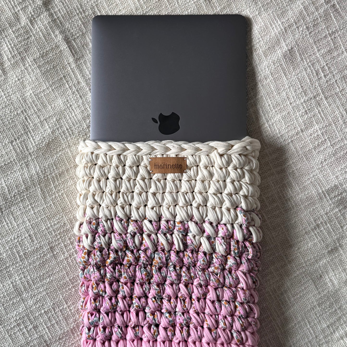 Housse PC/MacBook 13 pouces en crochet artisanal - Modèle FLOWERS