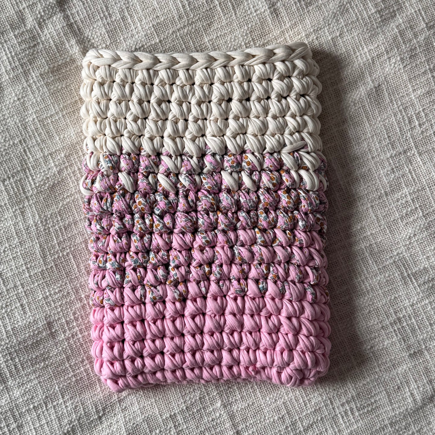 Housse PC/MacBook 13 pouces en crochet artisanal - Modèle FLOWERS