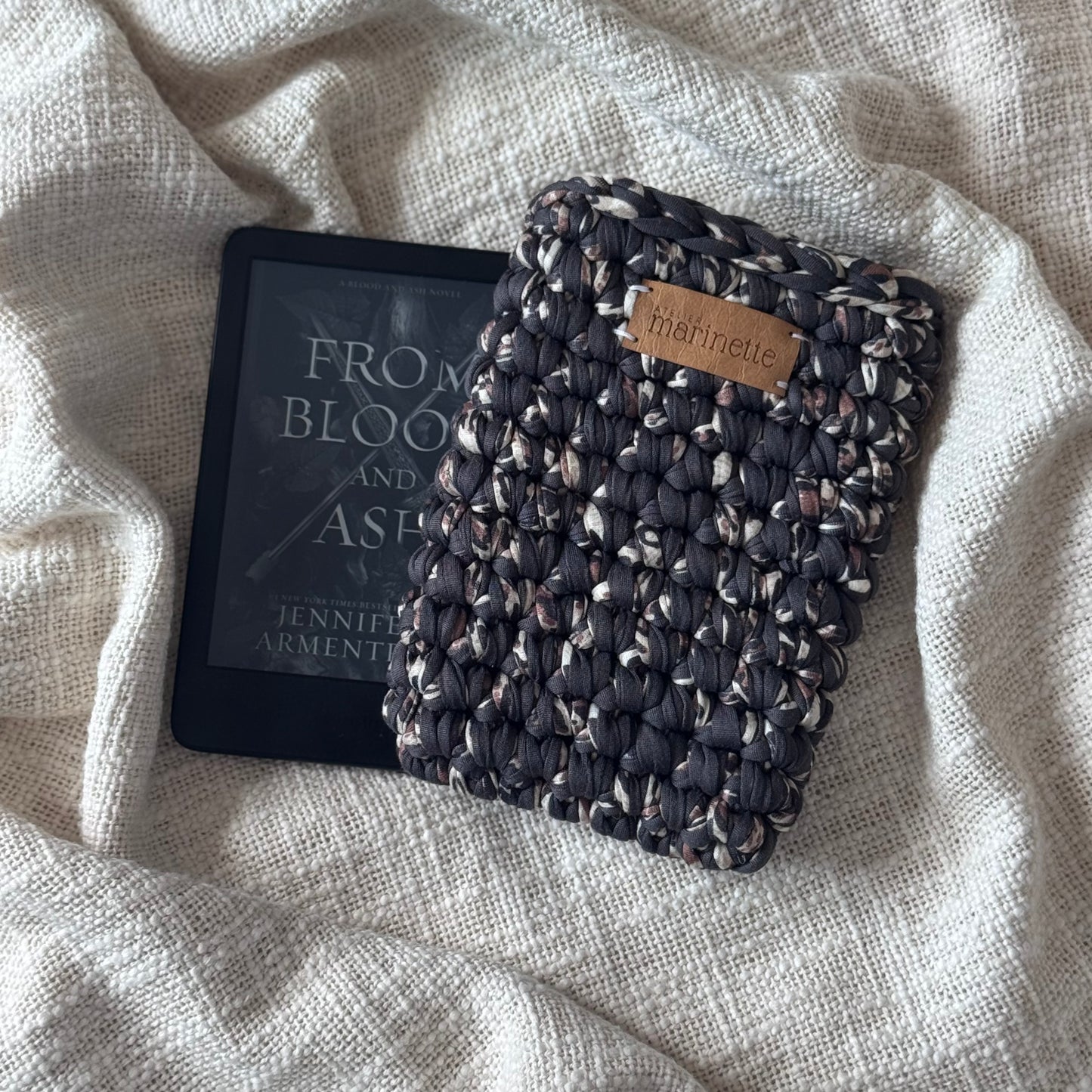 Housse liseuse 6" Kindle/Kobo en crochet artisanal - Modèle TOTAMAJA