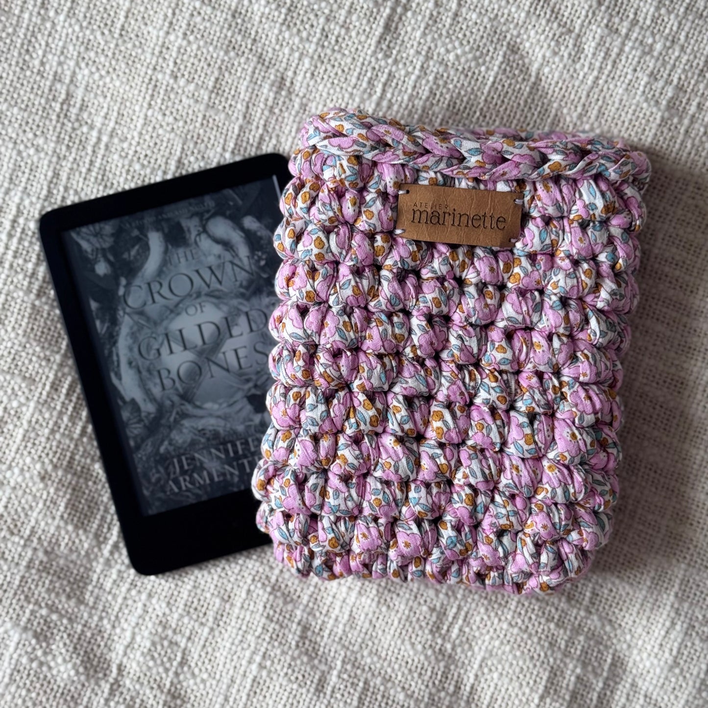 Housse liseuse 6" Kindle/Kobo en crochet artisanal - Modèle FLEURS