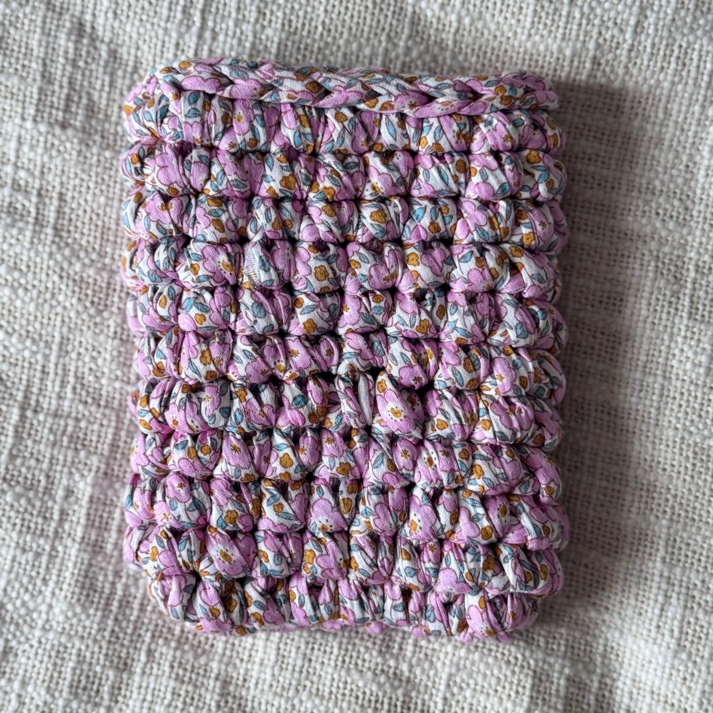 Housse liseuse 6" Kindle/Kobo en crochet artisanal - Modèle FLEURS